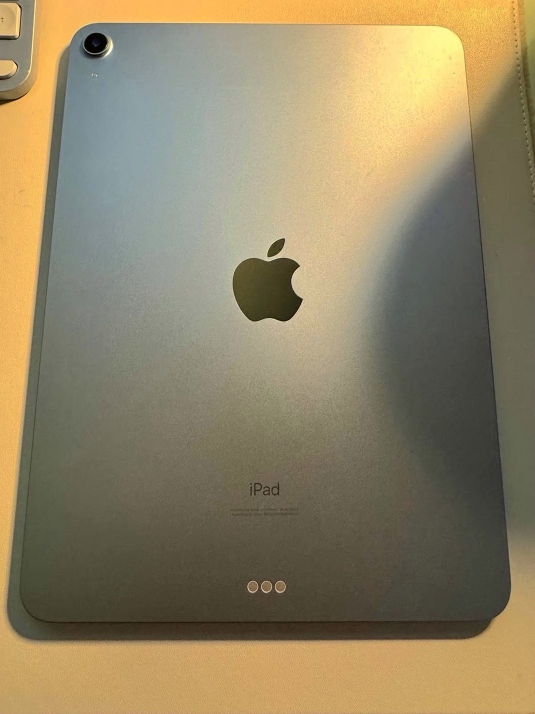 Apple iPad Air 4th gen 64GB Sky Blue Unlocked - Used image 2