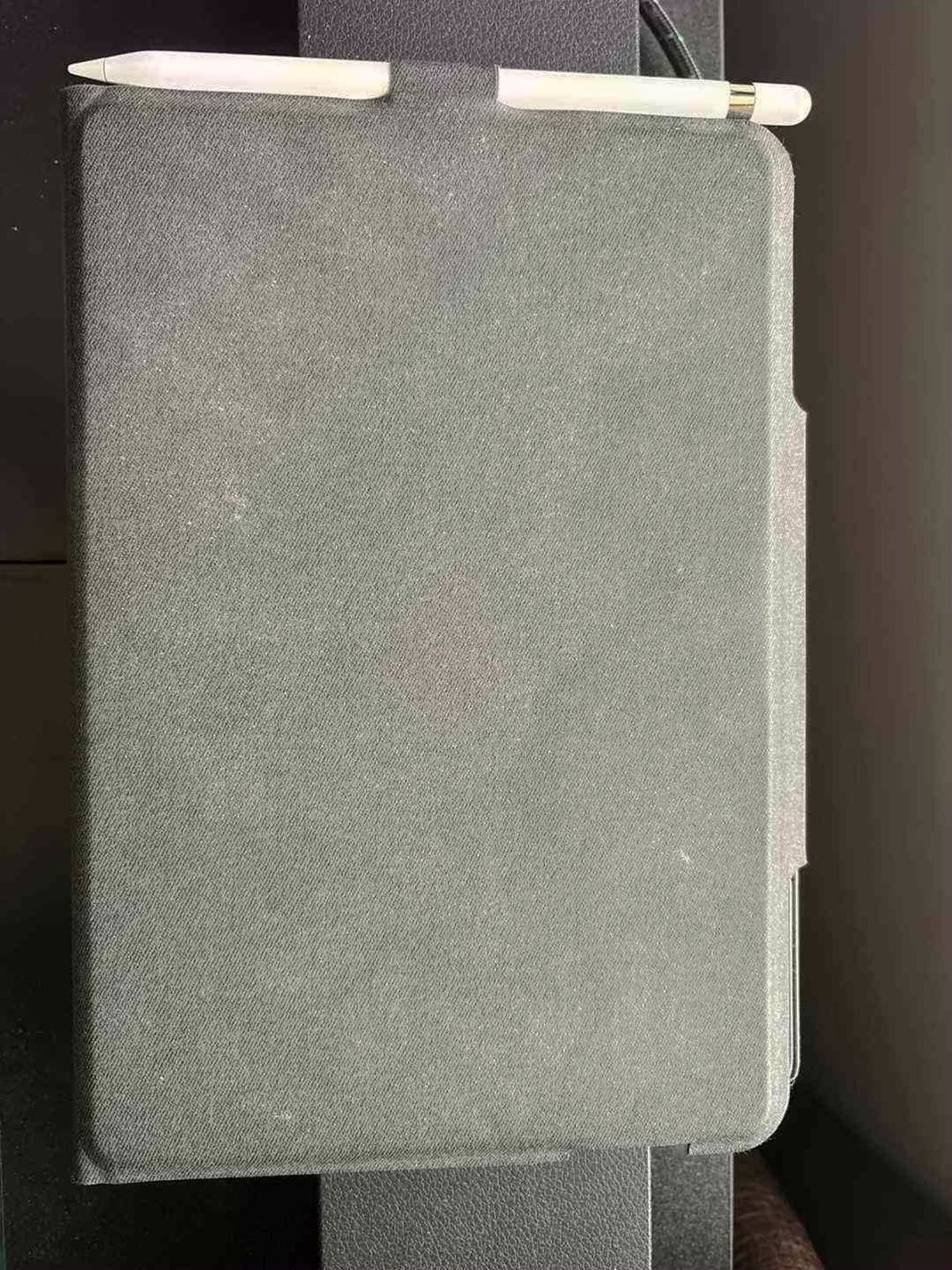 Apple iPad Air 2nd Gen 3J56 64GB Silver Unlocked - Used
