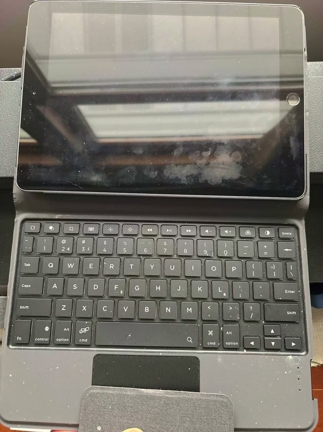 Apple iPad Air 2nd Gen 3J56 64GB Silver Unlocked - Used image 3