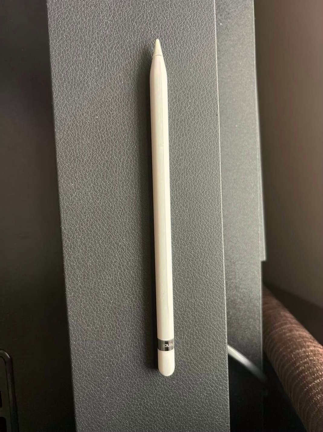 Apple iPad Air 2nd Gen 3J56 64GB Silver Unlocked - Used image 4