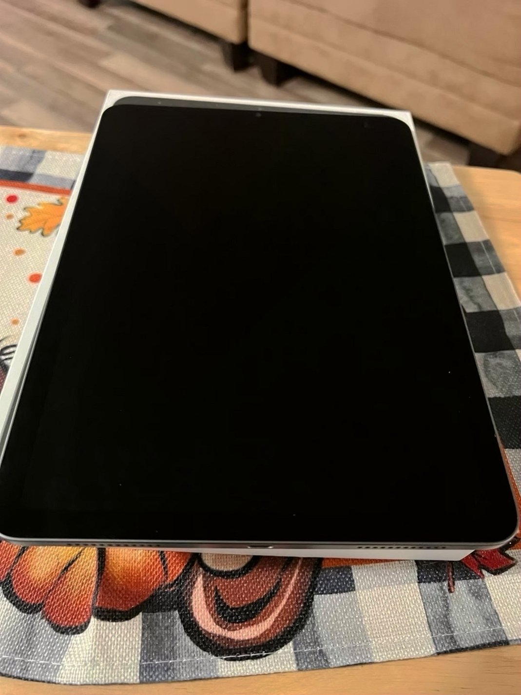 Apple iPad Air 5th Generation 64GB Space Gray Unlocked - Used image 3