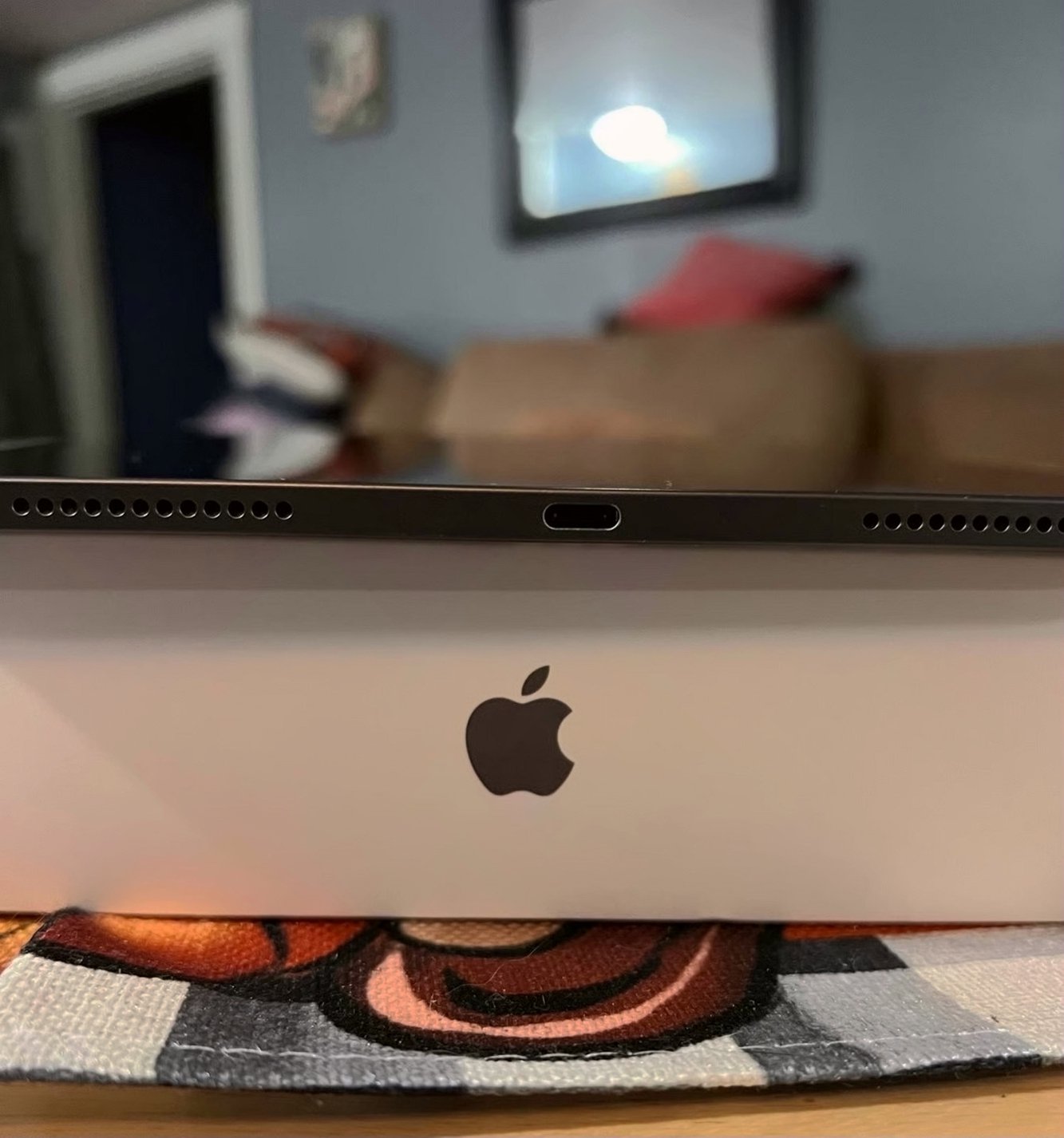 Apple iPad Air 5th Generation 64GB Space Gray Unlocked - Used image 4