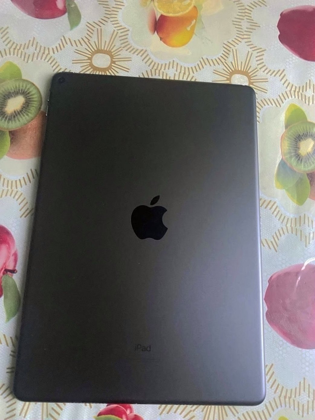 Apple iPad Air 3rd Generation 256GB Space Gray Unlocked - Used image 2