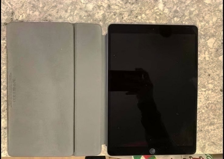 Apple iPad Air 3rd Generation 64GB Unlocked Used image 2