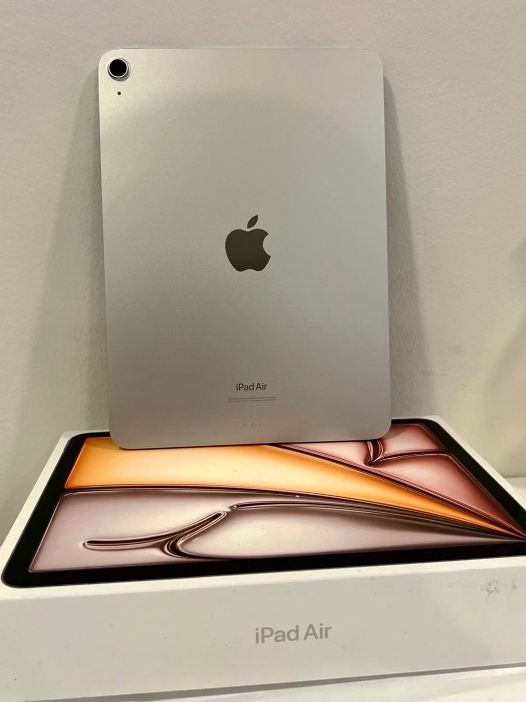 Apple iPad Air 2024 11in 128GB Unlocked - Used image 2