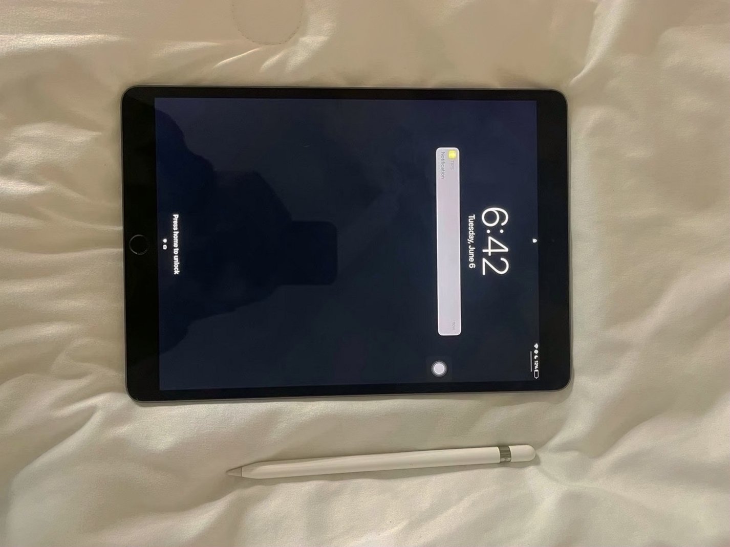 Apple iPad Air 3rd Generation 256GB Space Grey Unlocked - Used image 3