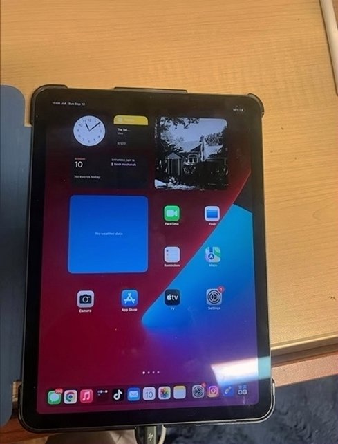 Apple iPad Air 5th Generation 64GB Space Gray Unlocked - Used image 3
