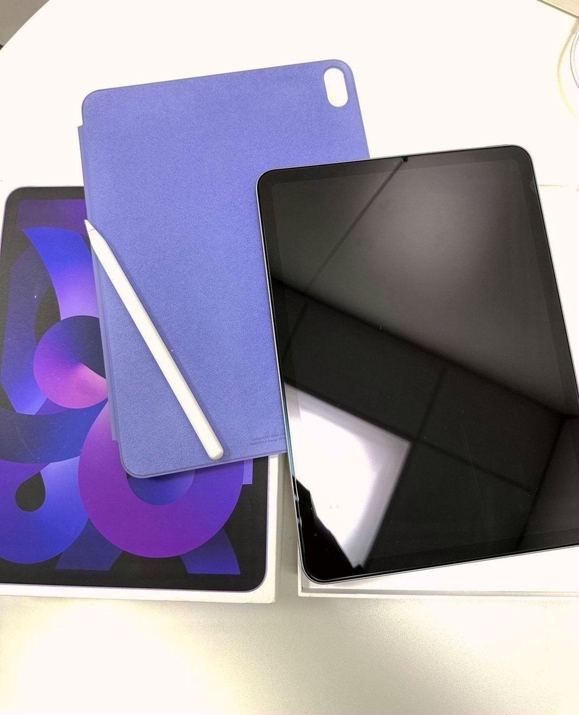 Apple iPad Air 5th Generation 64GB Purple Unlocked - Used image 2