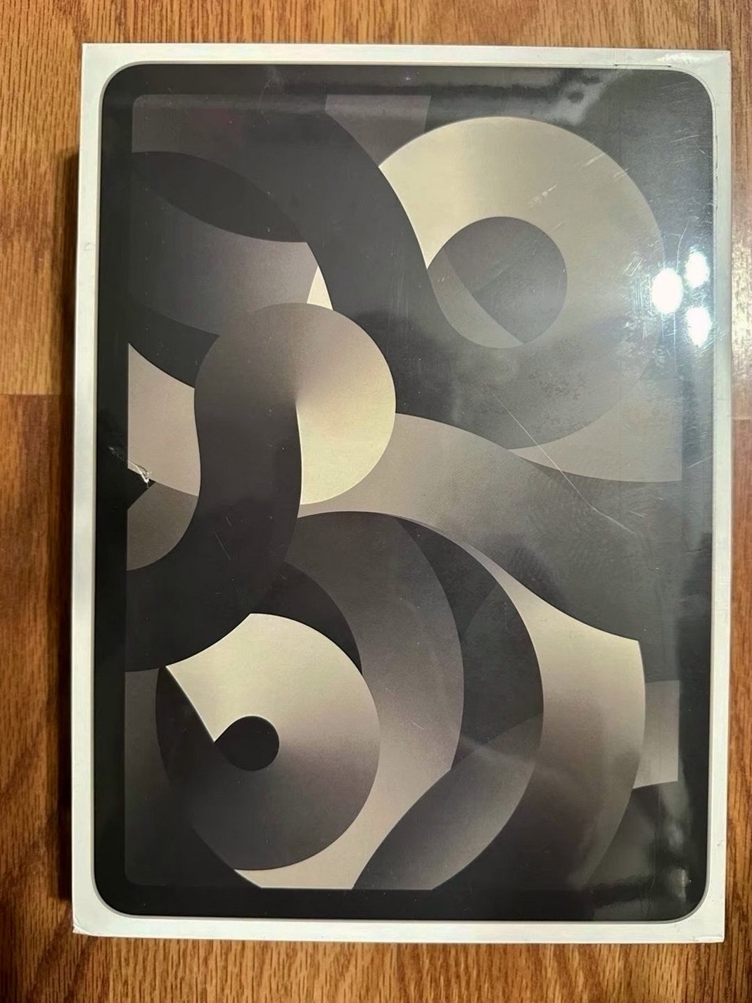 Apple iPad Air 5th Generation 64GB Starlight/Black Unlocked - Used