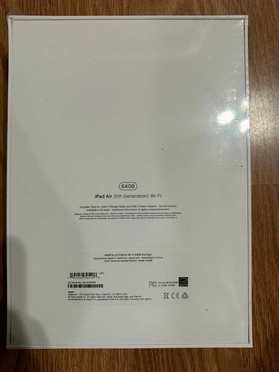 Apple iPad Air 5th Generation 64GB Starlight/Black Unlocked - Used image 2