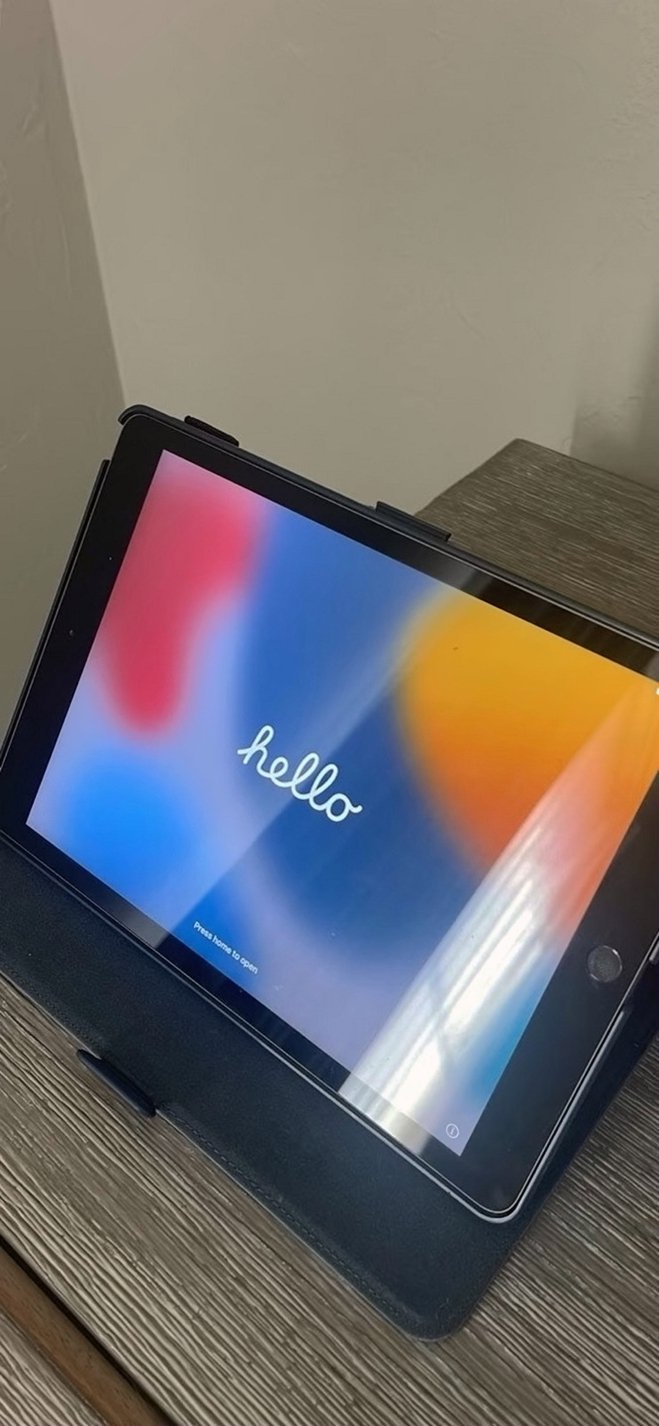 Apple iPad Air 7th Gen 64GB Space Gray Unlocked - Used