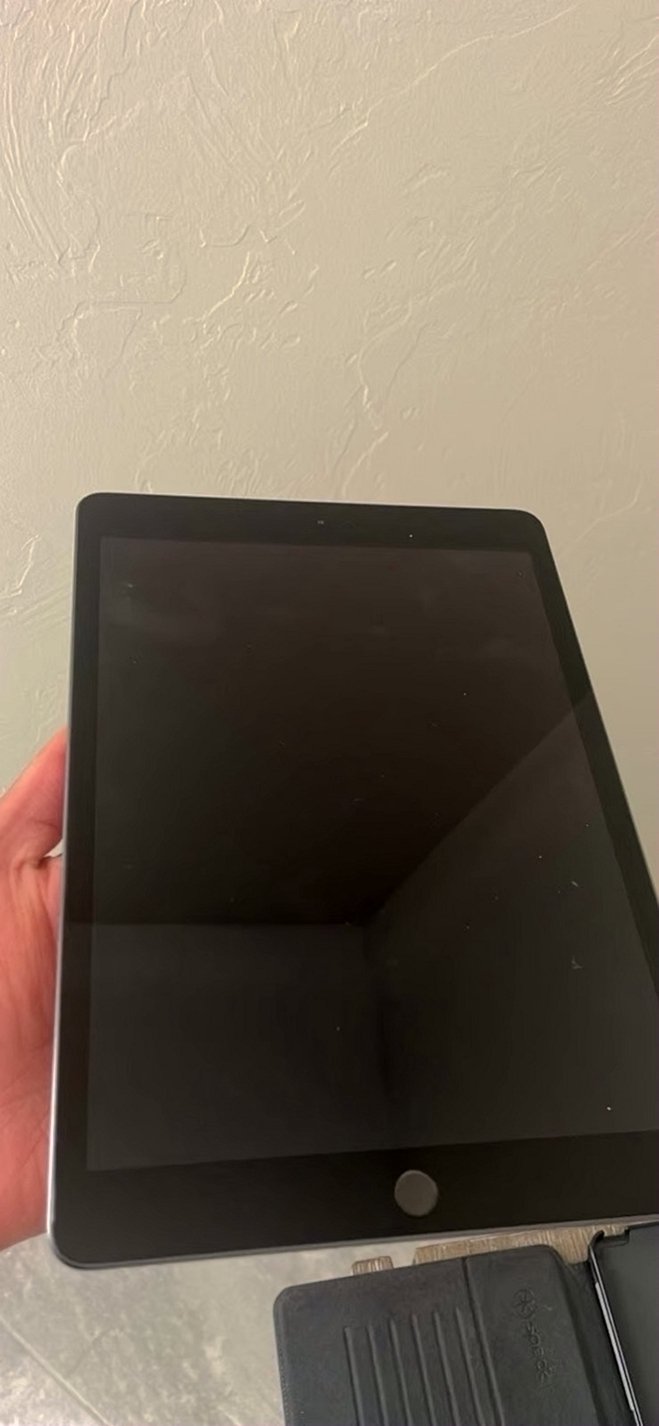 Apple iPad Air 7th Gen 64GB Space Gray Unlocked - Used image 3