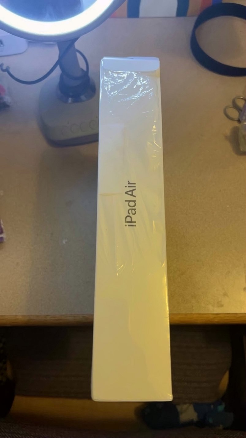 Apple iPad Air 5th Generation 256GB Space Gray Unlocked - Used image 2