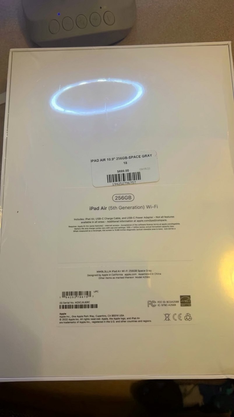 Apple iPad Air 5th Generation 256GB Space Gray Unlocked - Used image 3
