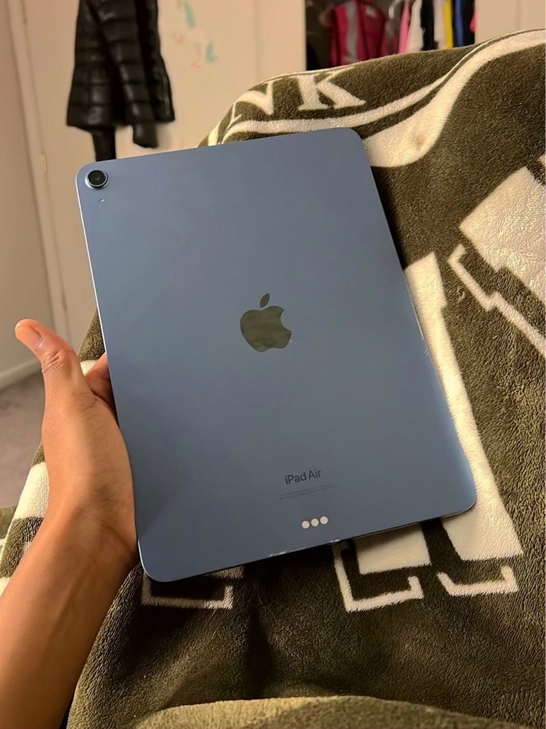 Apple iPad Air 5th Generation 64GB Blue Unlocked - Used image 2
