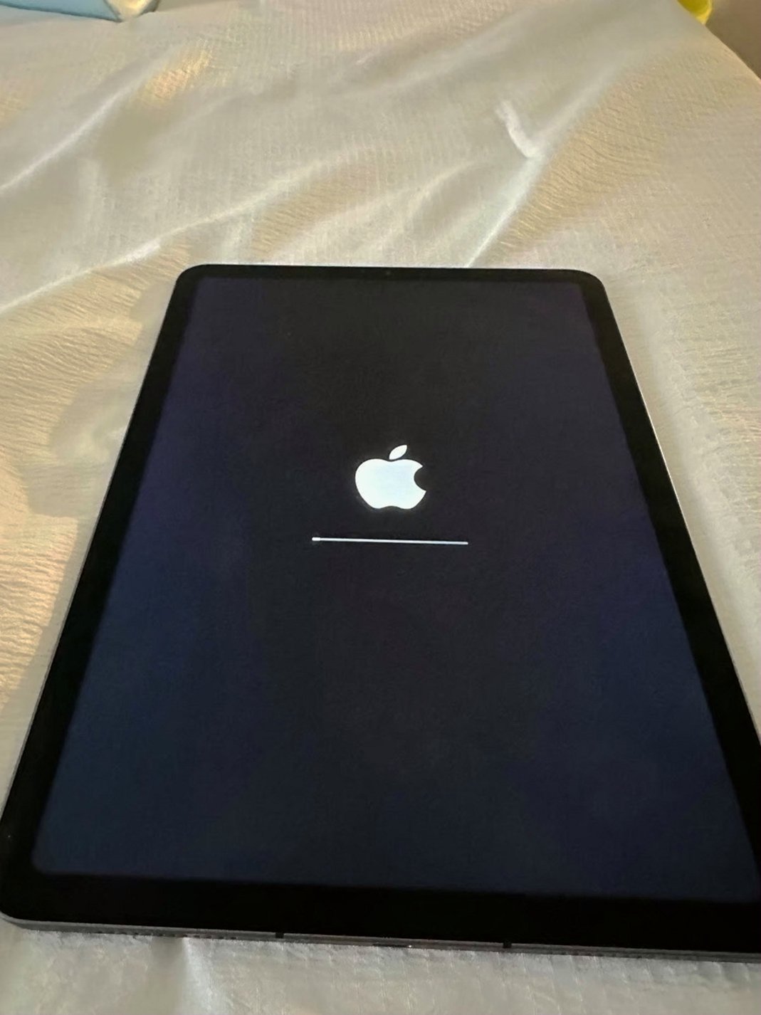 Apple iPad Air 4th Generation 64GB Space Gray Unlocked - Used image 3