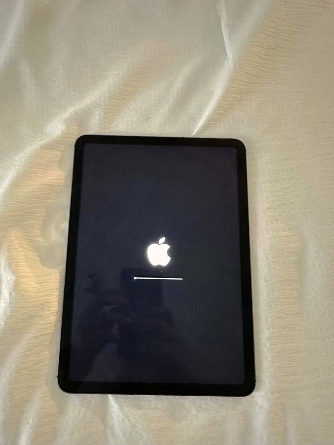 Apple iPad Air 4th Generation 64GB Space Gray Unlocked - Used image 4