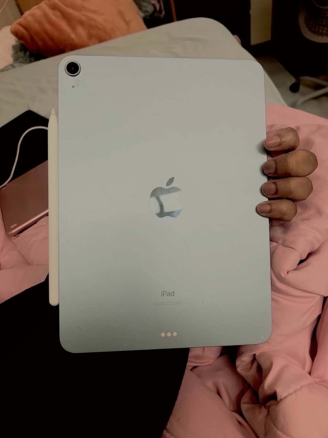 Apple iPad Air 4th Generation 64GB Sky Blue Unlocked - Used image 2