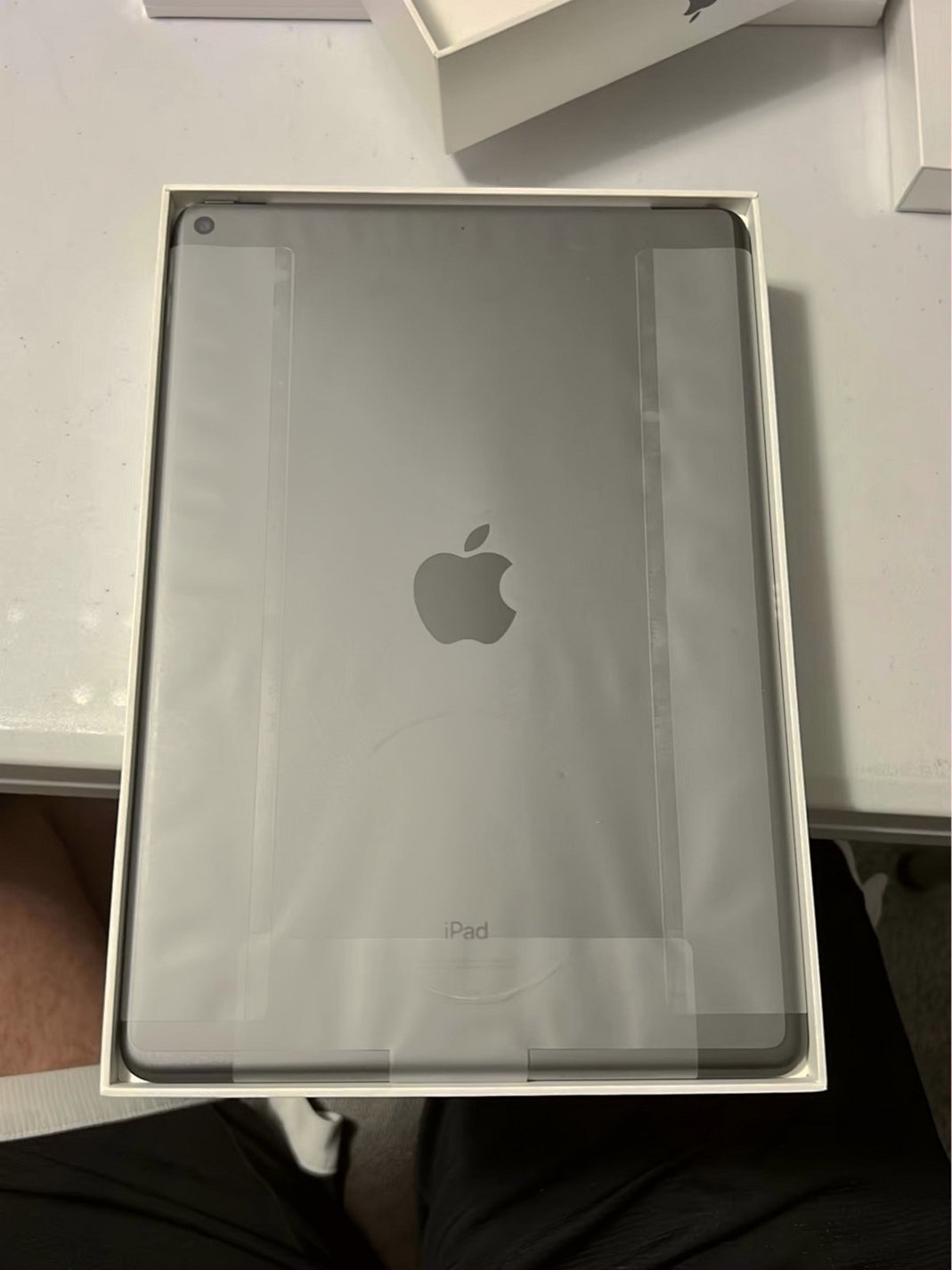 Apple iPad Air Model A2152 256GB Space Gray Unlocked - Used image 2