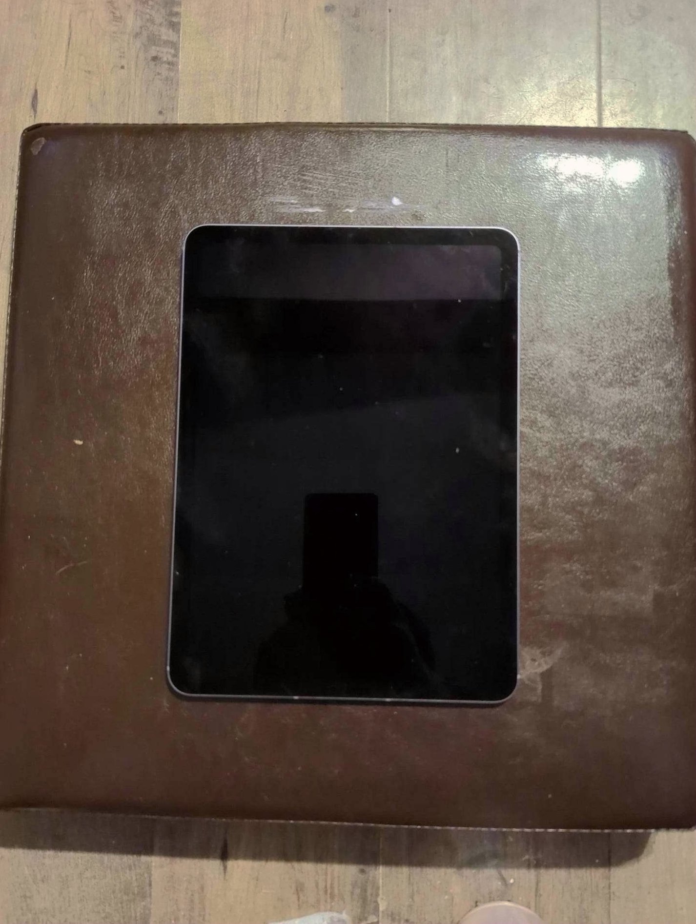 Apple iPad Air 5th Gen 64GB Space Gray Unlocked - Used image 2