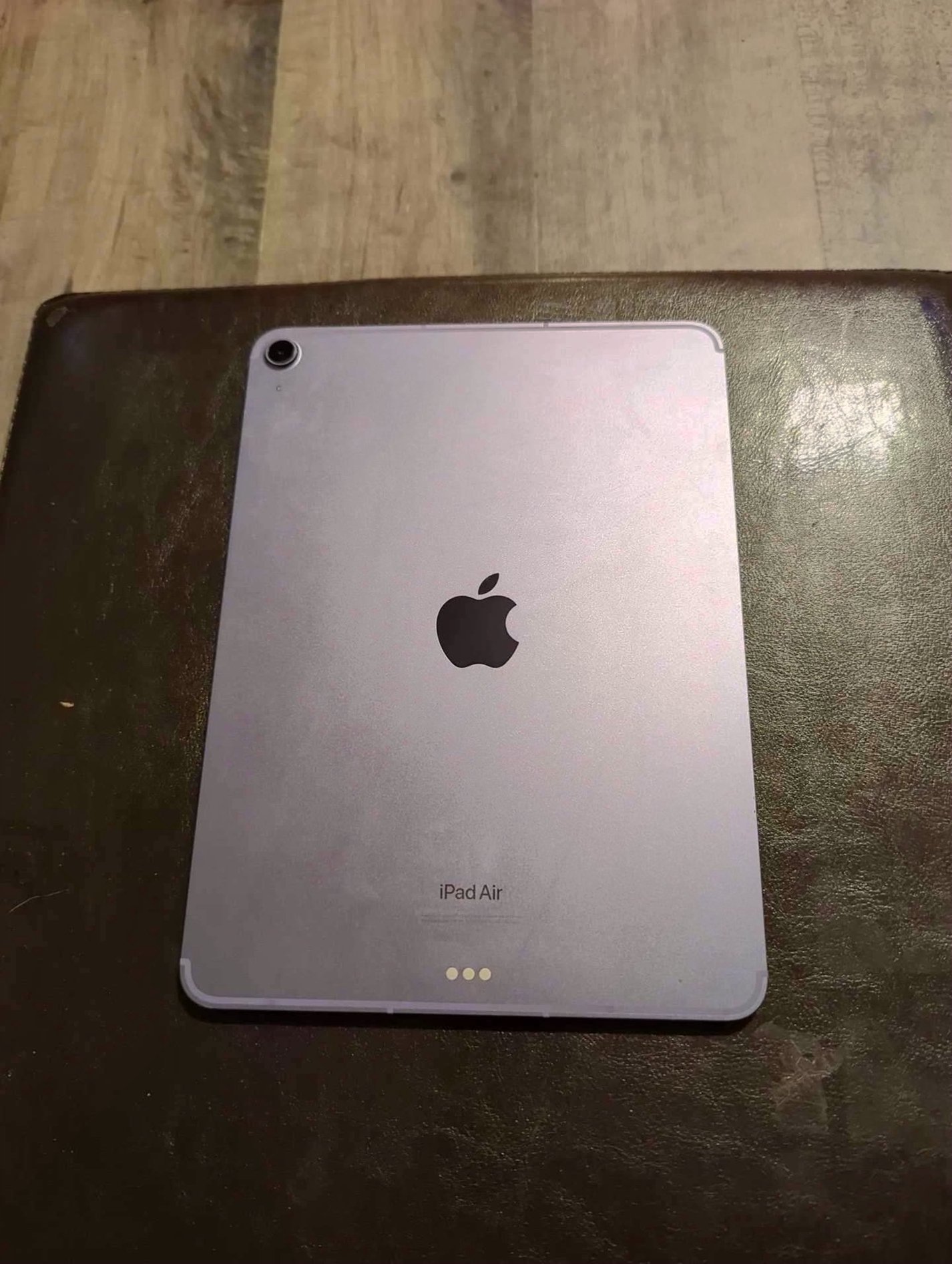 Apple iPad Air 5th Gen 64GB Space Gray Unlocked - Used image 3