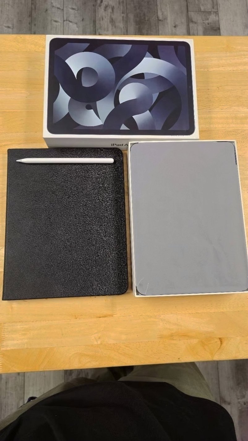 Apple iPad Air 5th Gen 64GB Space Gray Unlocked - Used image 2