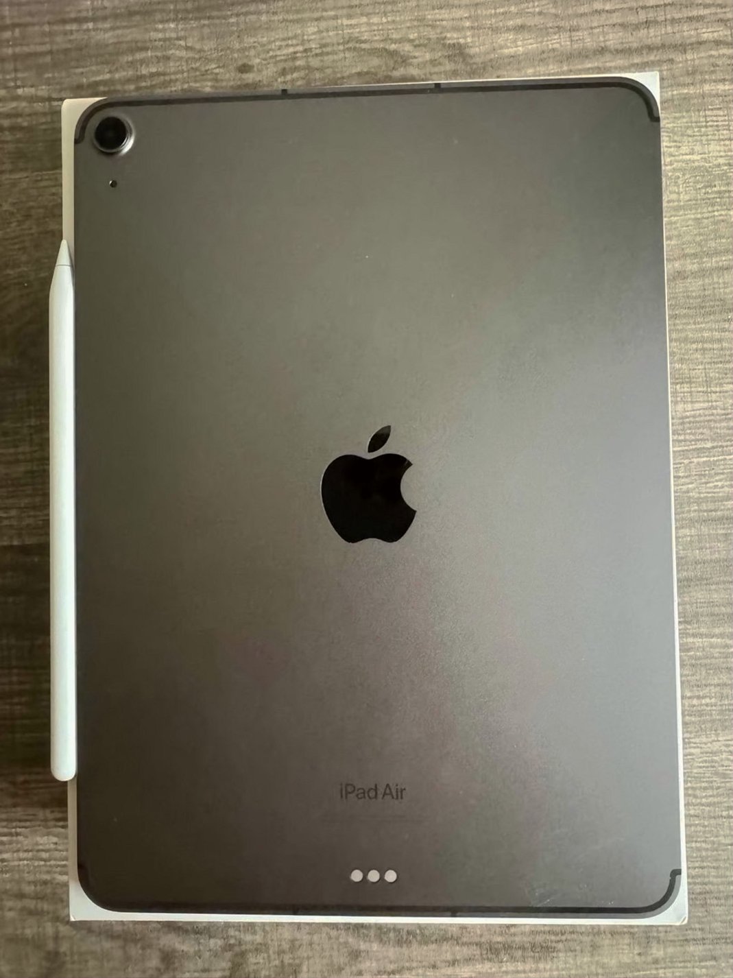 Apple iPad Air 5th Gen 64GB Unlocked Used image 2