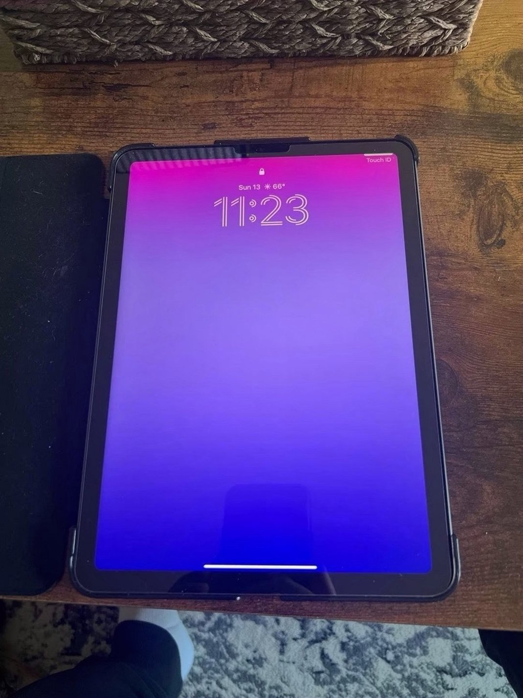Apple iPad Air 5th Generation 256GB Space Gray Unlocked - Used image 3