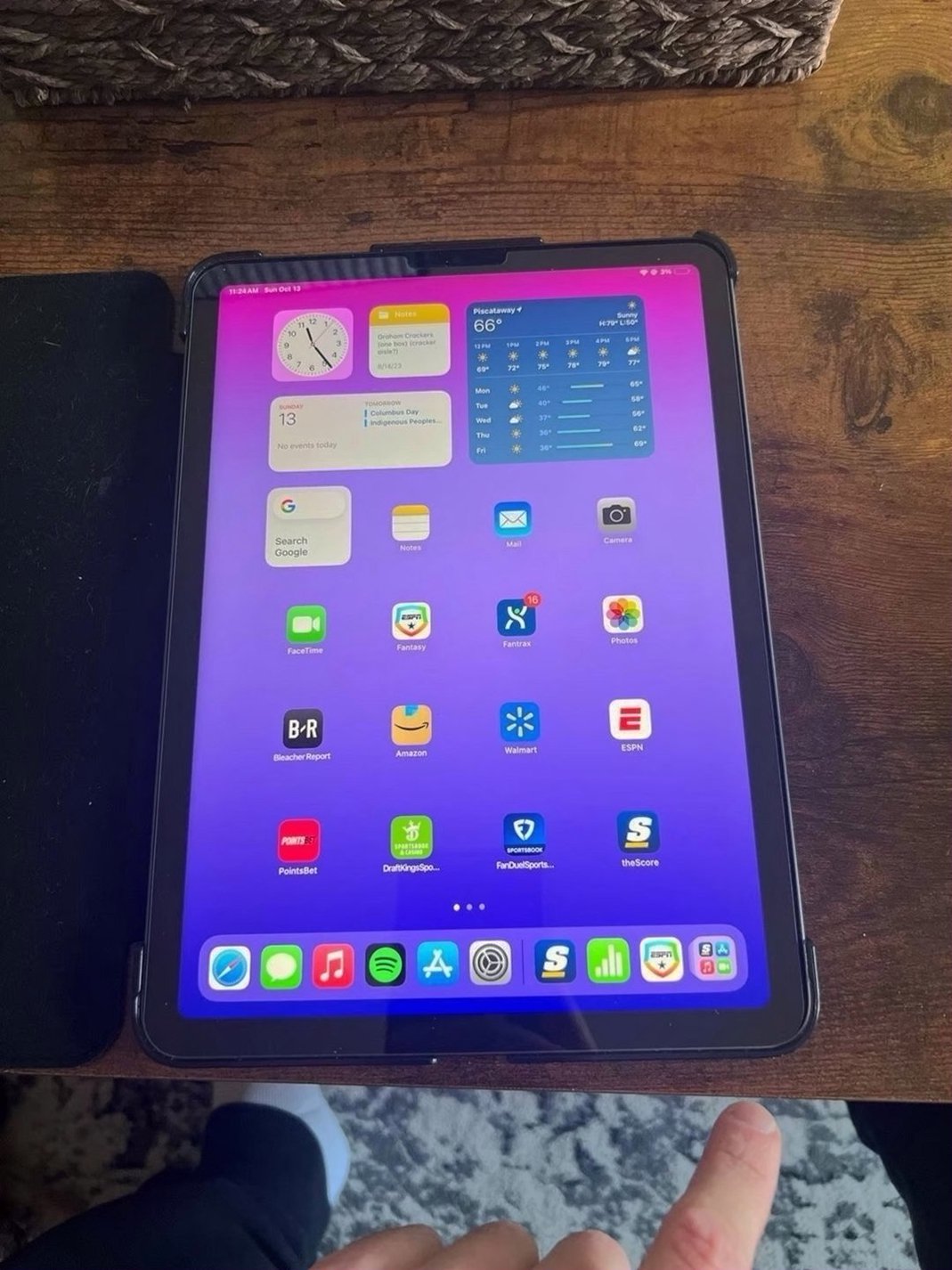 Apple iPad Air 5th Generation 256GB Space Gray Unlocked - Used image 4