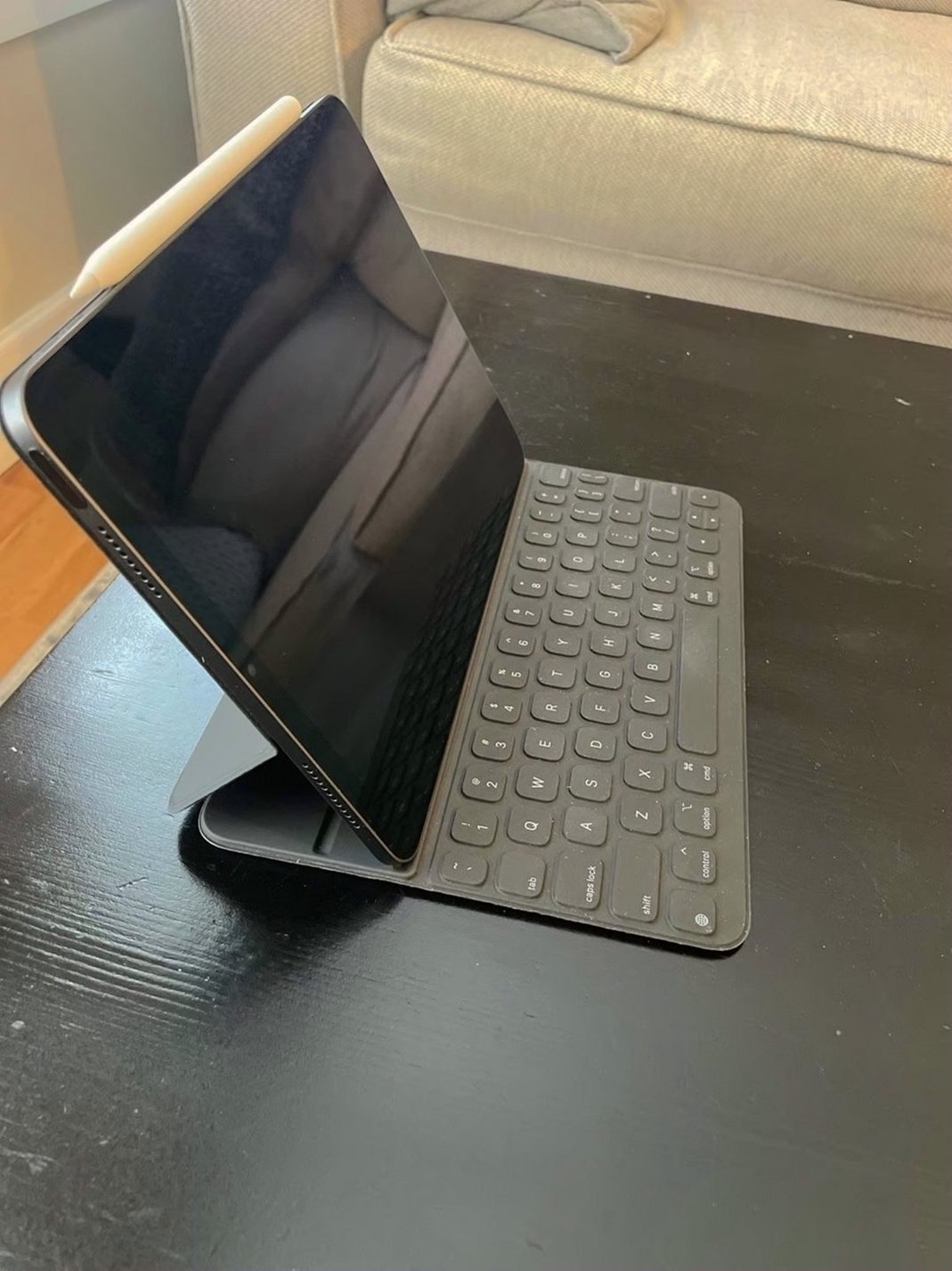 Apple iPad Air 5th Generation 64GB Space Gray Unlocked - Used image 4