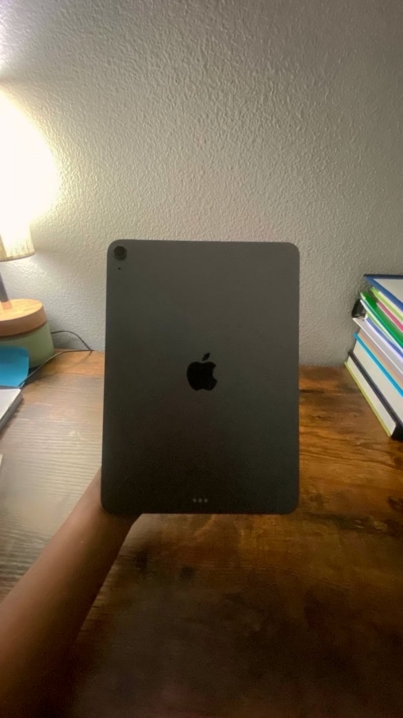 Apple iPad Air 5th Generation 64GB Space Gray Unlocked - Used image 3