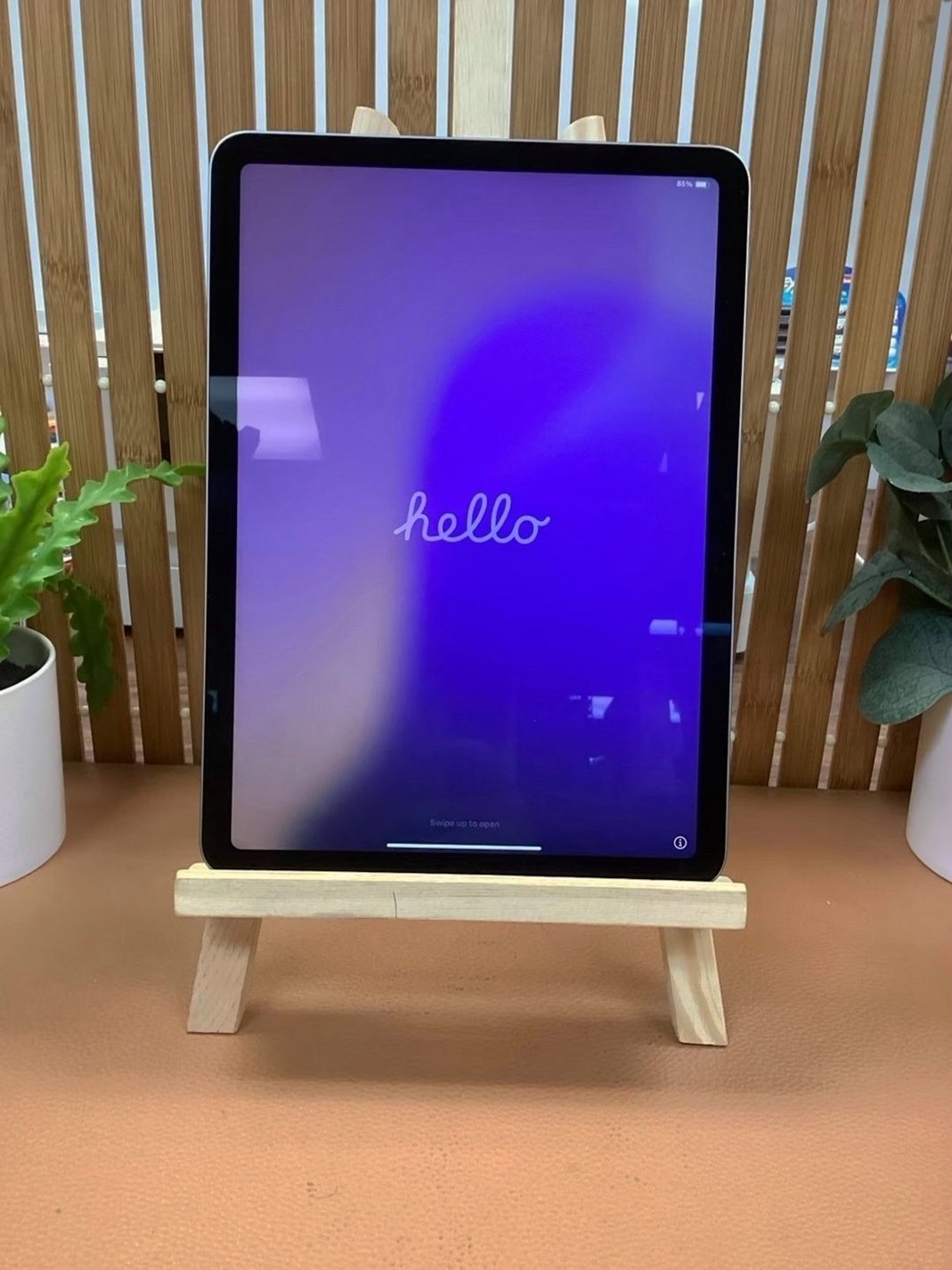 Apple iPad Air 11 Inch 256GB Space Gray Unlocked - Used image 4
