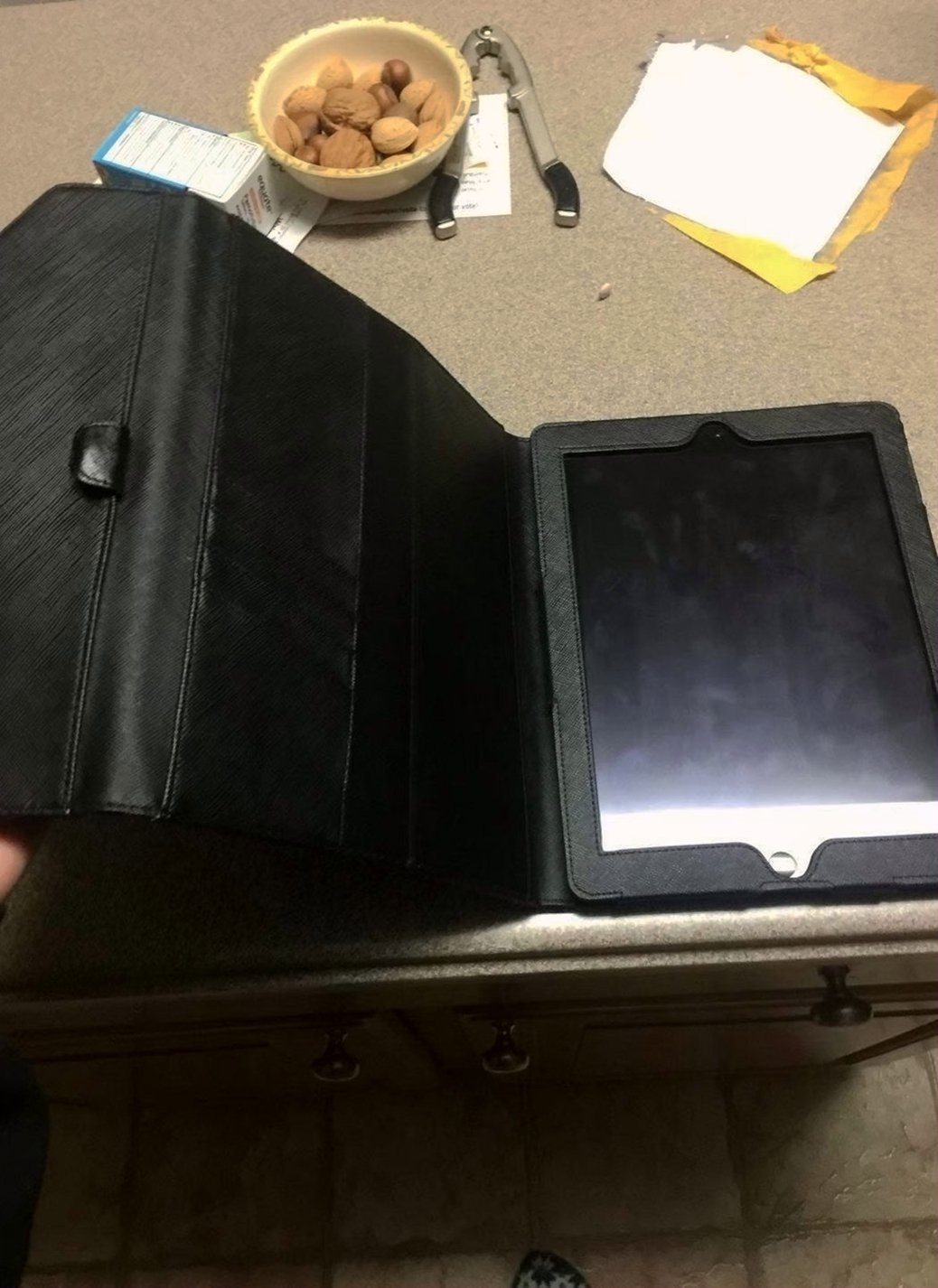 Apple iPad Air 8A15 30GB Black and Grey Unlocked - Used image 3