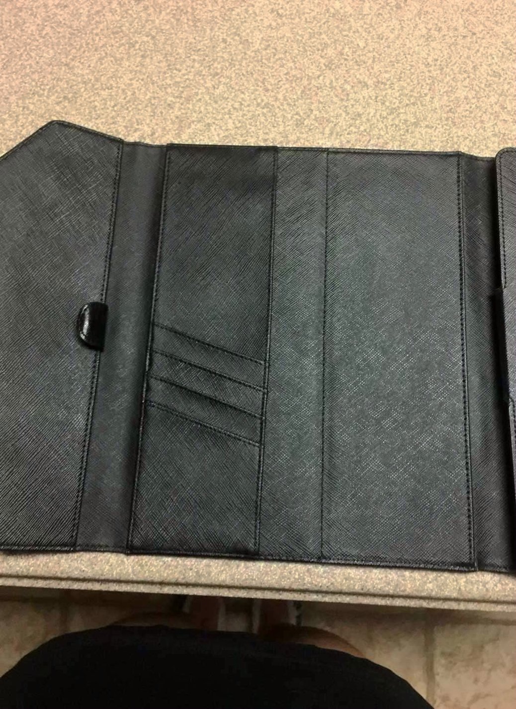 Apple iPad Air 8A15 30GB Black and Grey Unlocked - Used image 4