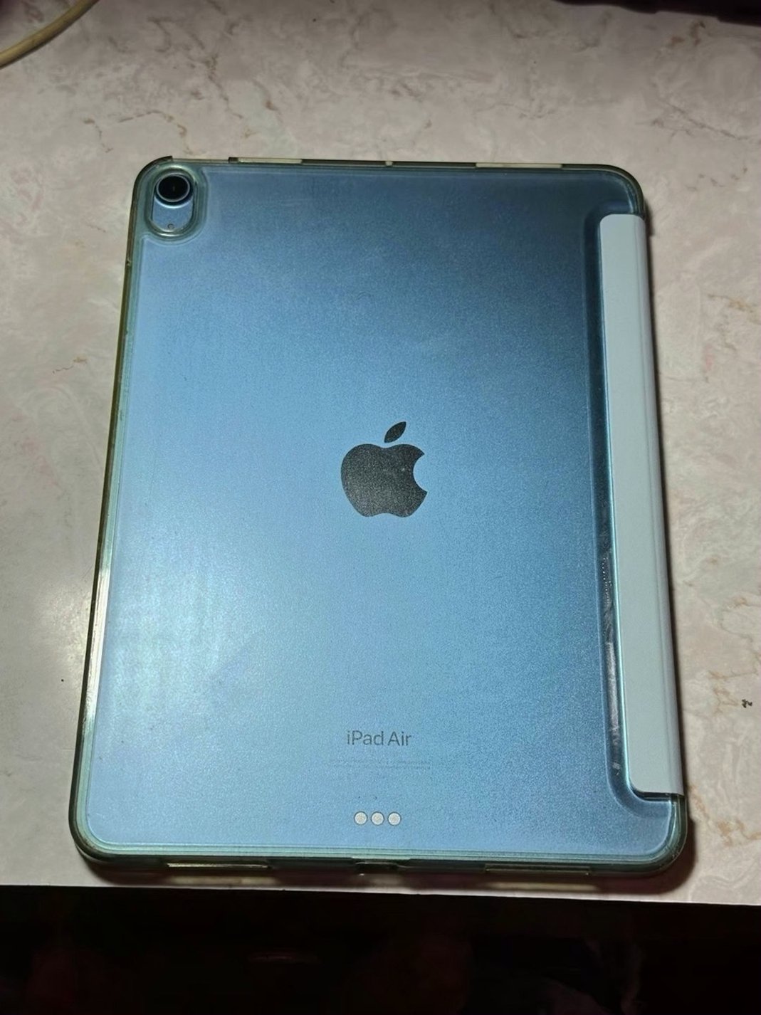 Apple iPad Air 10.9-inch 256GB Blue Unlocked - Used image 2