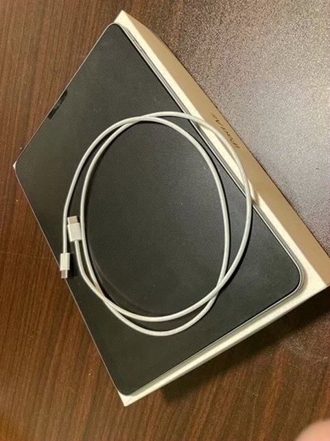 Apple iPad Air 5th Generation 64GB Space Gray Unlocked - Used image 3