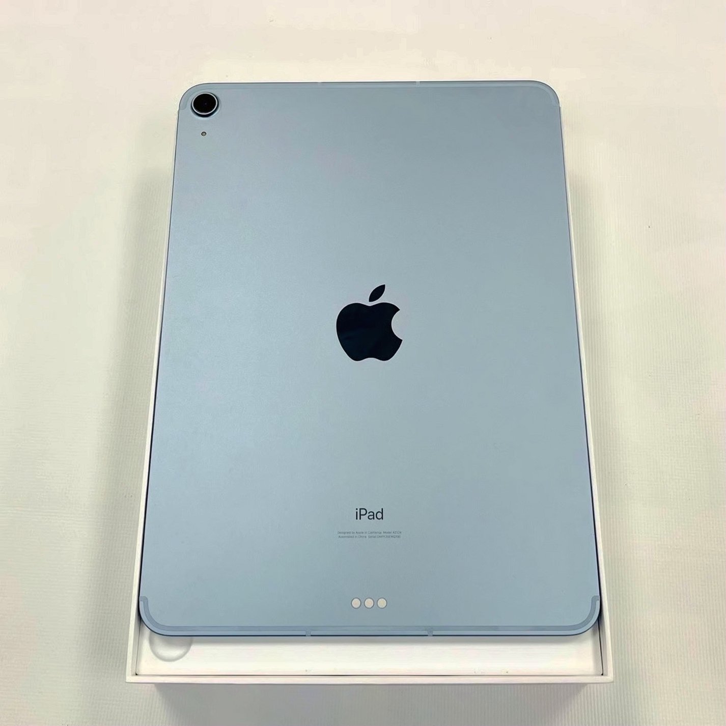 Apple iPad Air 4th 64GB Space Gray Unlocked - Used image 2