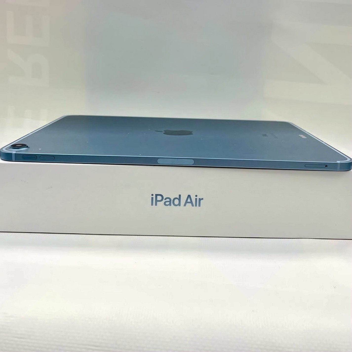 Apple iPad Air 4th 64GB Space Gray Unlocked - Used image 3