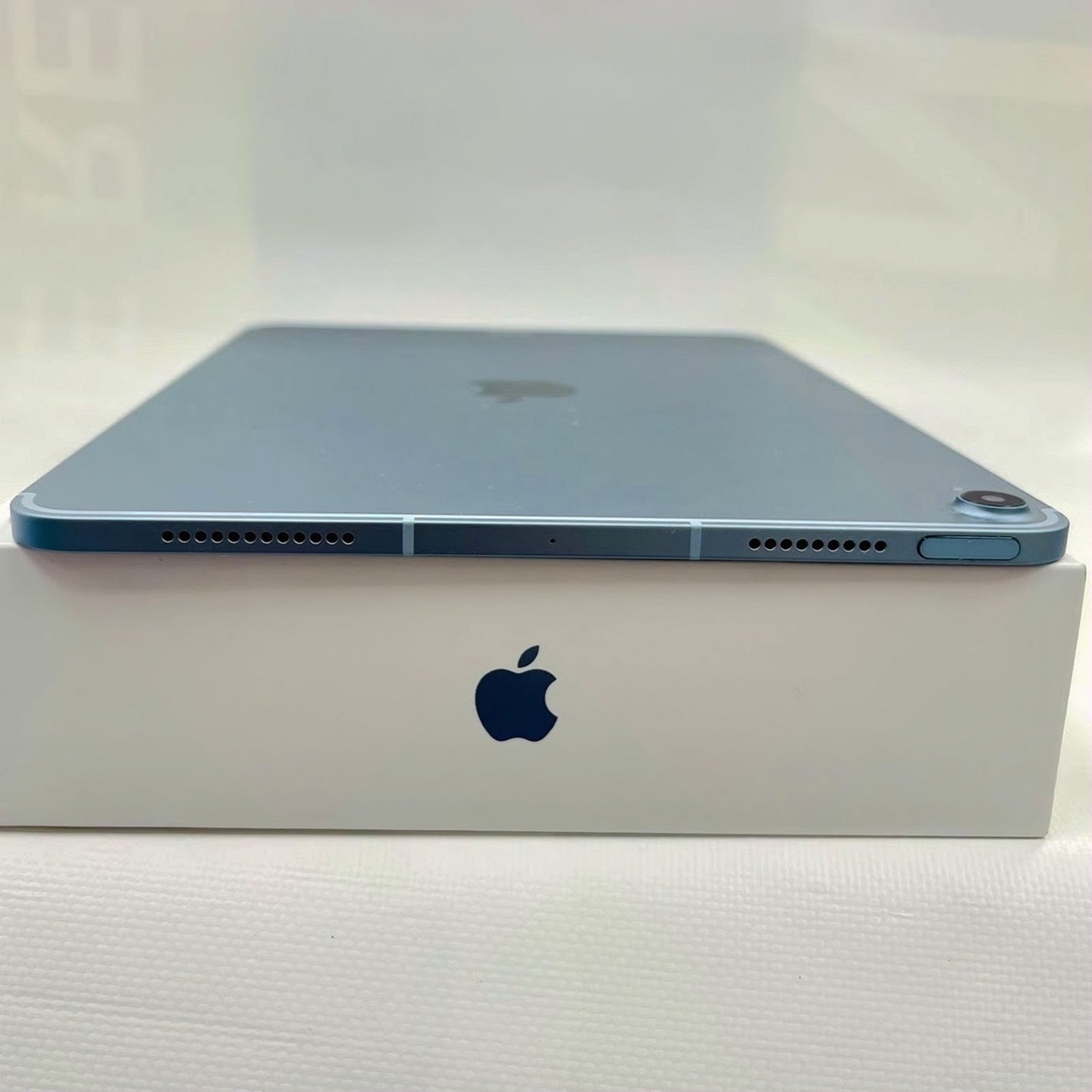 Apple iPad Air 4th 64GB Space Gray Unlocked - Used image 4