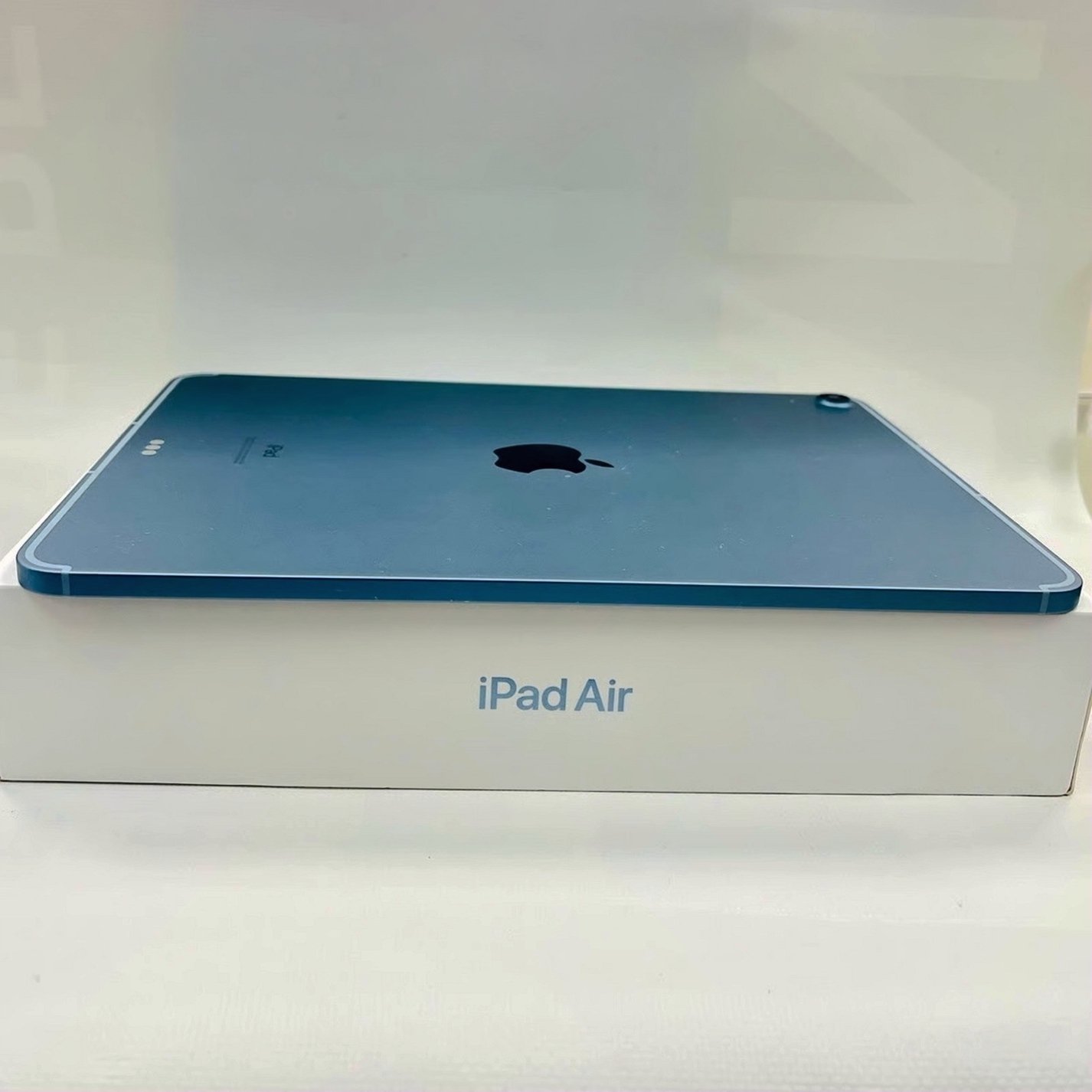 Apple iPad Air 4th 64GB Space Gray Unlocked - Used image 5
