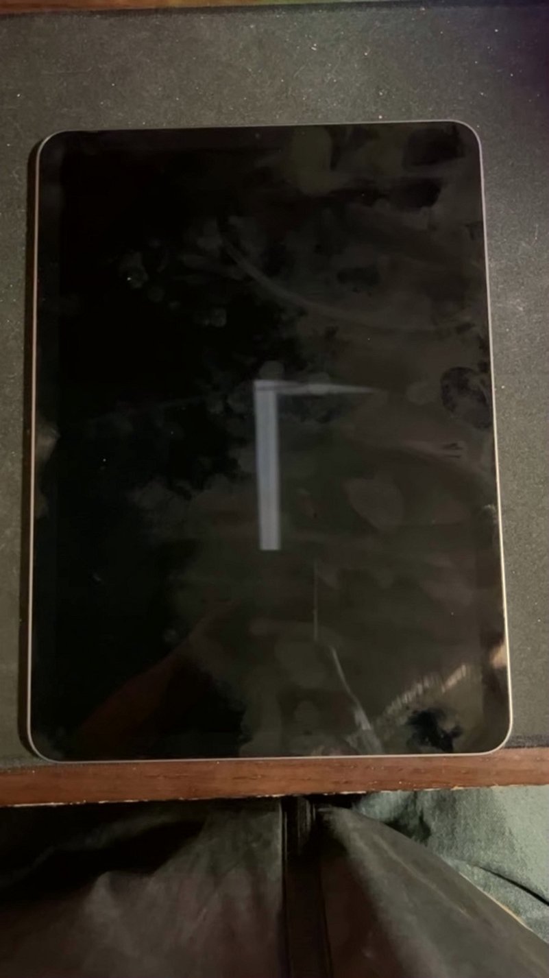 Apple iPad Air 5th Generation 64GB Space Gray Unlocked - Used image 3