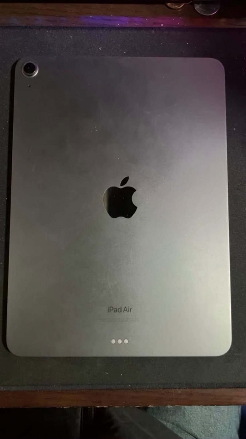 Apple iPad Air 5th Generation 64GB Space Gray Unlocked - Used image 4
