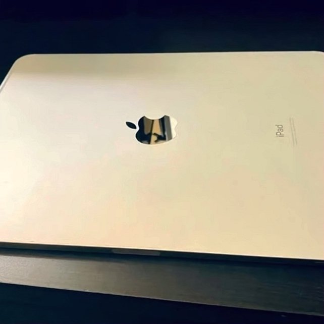 Apple iPad Air 4th Generation 64GB Silver Unlocked - Used image 4