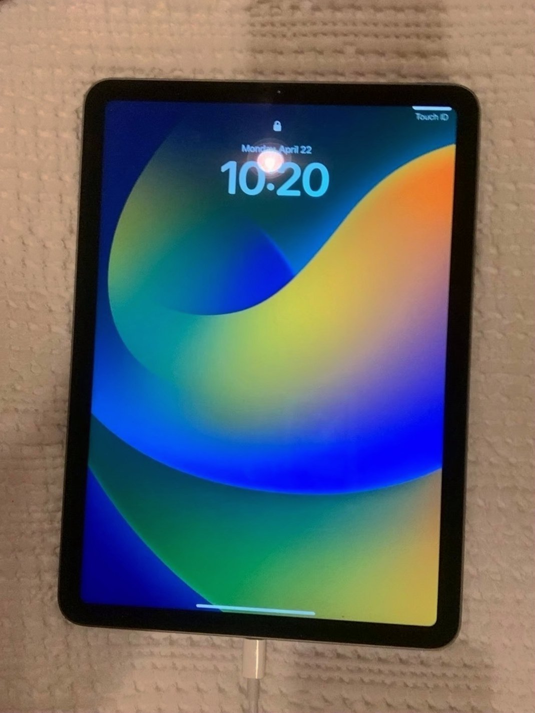 Apple iPad Air 5th Generation 64GB Unlocked - Used image 4