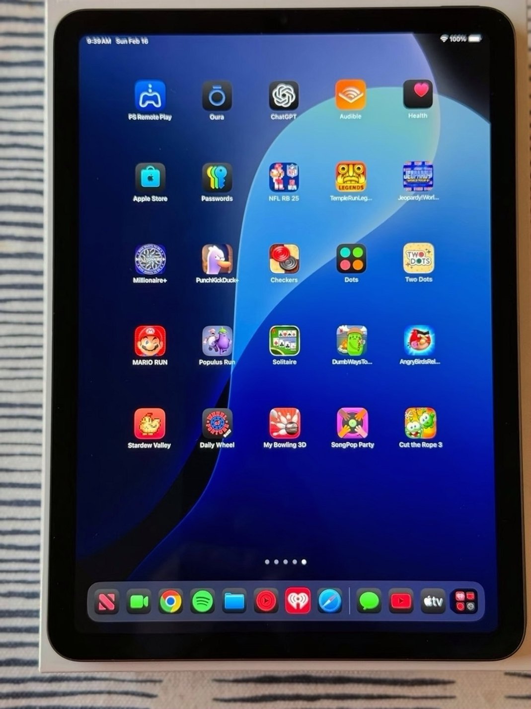 Apple iPad Air 5th Generation 64GB Wi-Fi Unlocked - Used