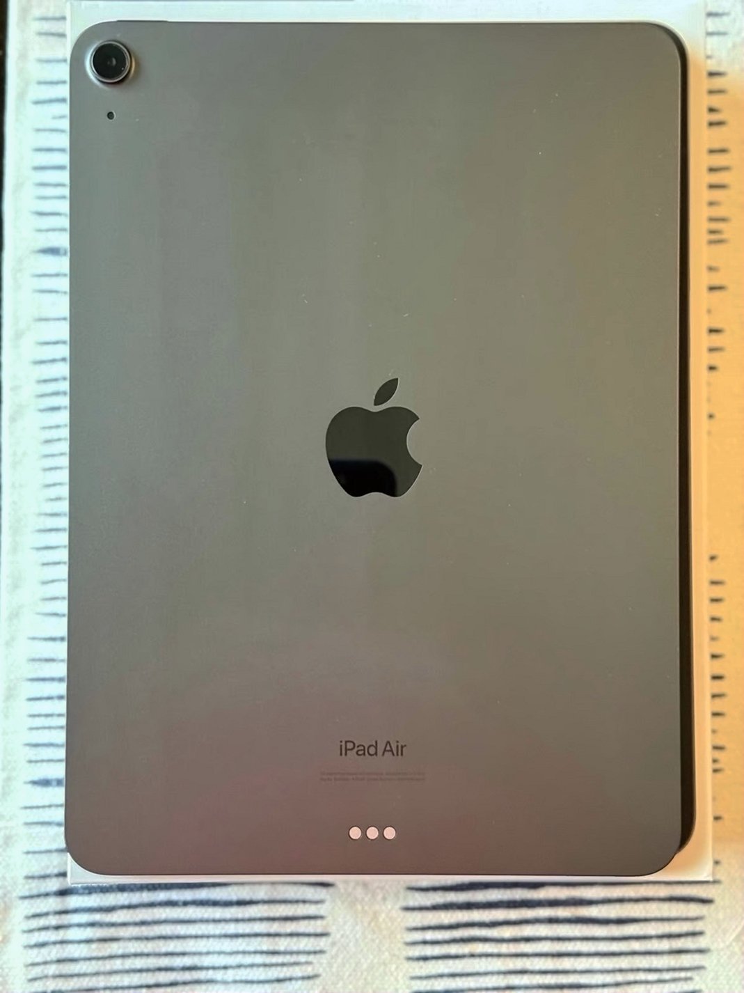 Apple iPad Air 5th Generation 64GB Wi-Fi Unlocked - Used image 4