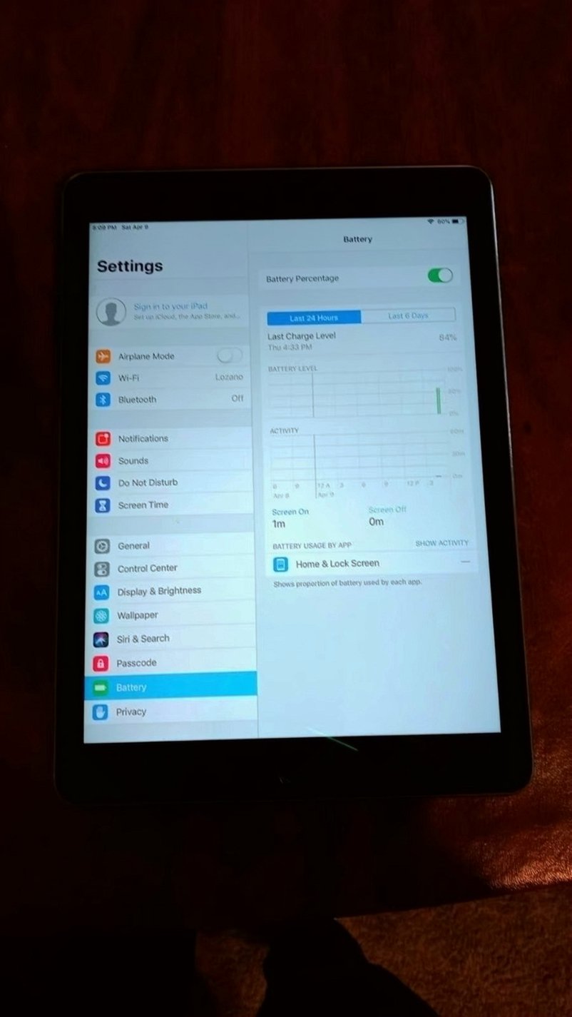 Apple iPad Air 2nd Generation 8K95 16GB Space Gray Unlocked - Used image 2