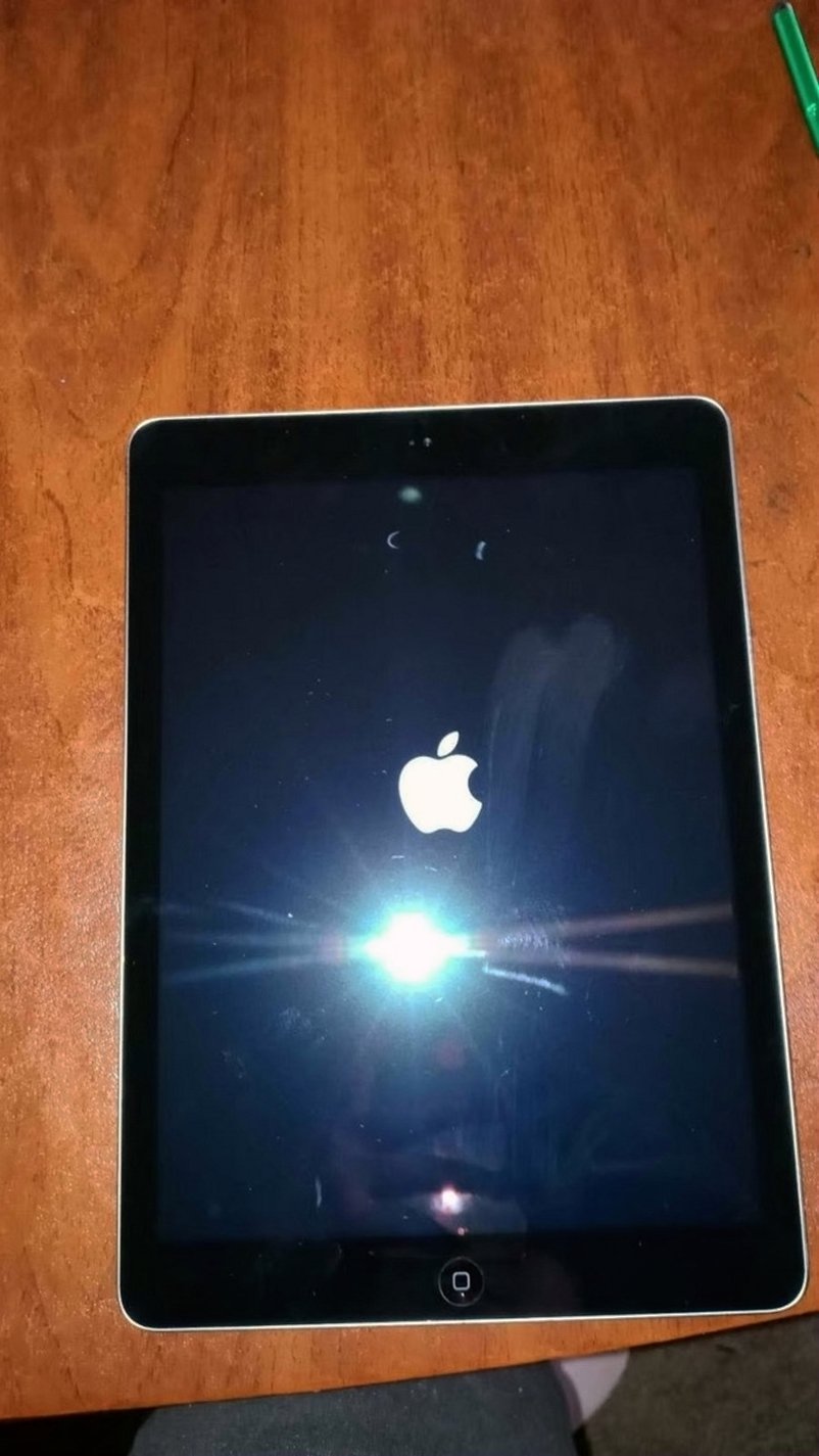 Apple iPad Air 2nd Generation 8K95 16GB Space Gray Unlocked - Used image 3
