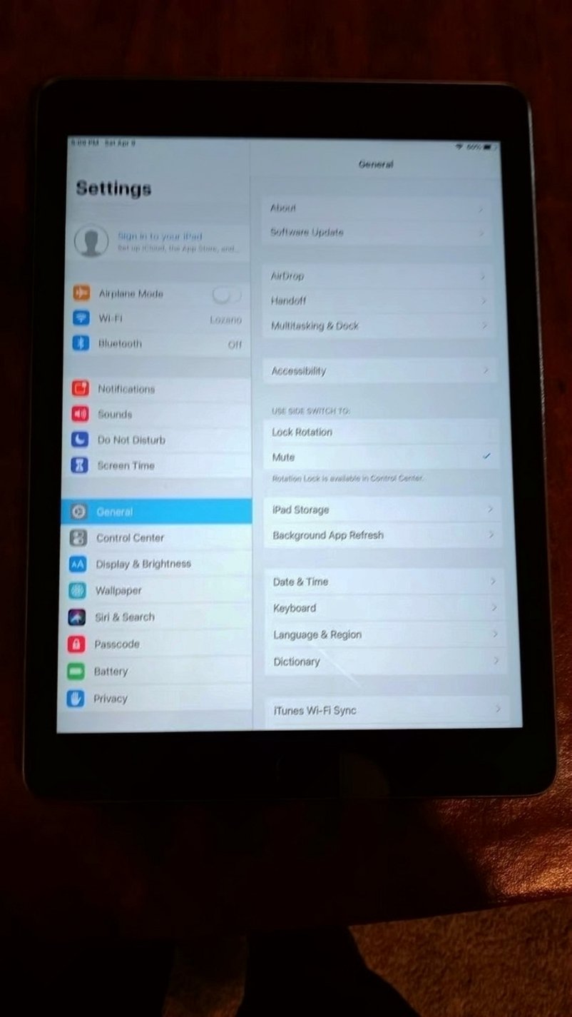 Apple iPad Air 2nd Generation 8K95 16GB Space Gray Unlocked - Used image 4