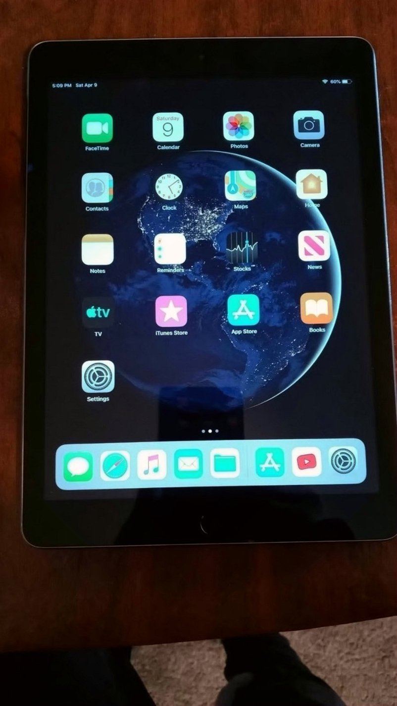 Apple iPad Air 2nd Generation 8K95 16GB Space Gray Unlocked - Used image 5